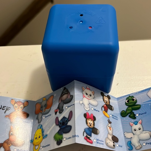 Cutie Cuff - Picture 2 of 2